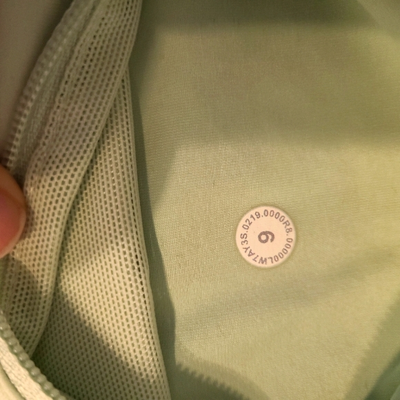 EUC Lululemon Speed Short in Sea Mist Sz 6 - Picture 5 of 10